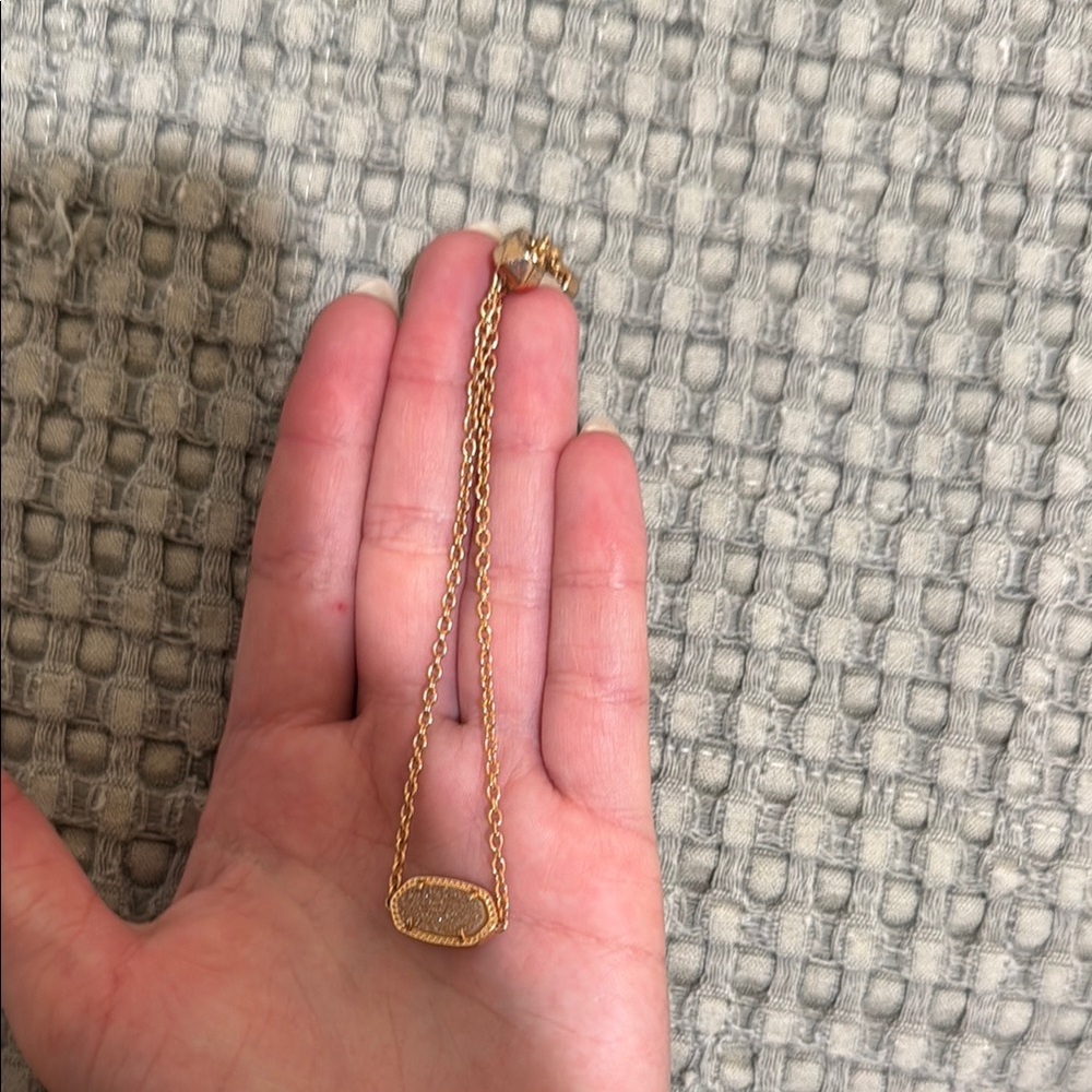 Elegant Rose Gold Bracelet - Picture 2 of 4